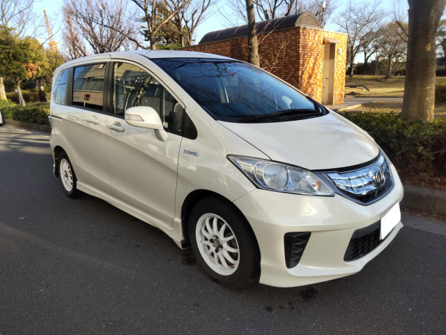 Honda Freed Hybrid0