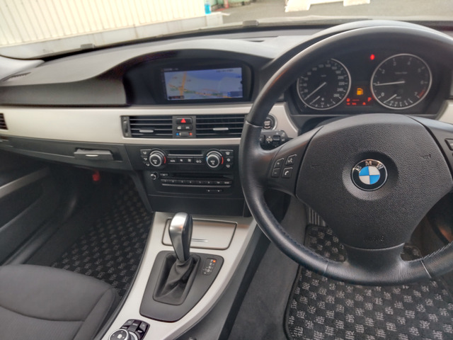 BMW 320i1