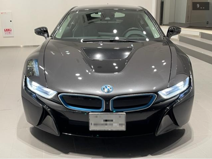 BMW i82