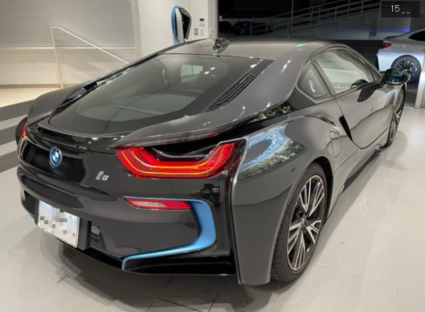 BMW i83