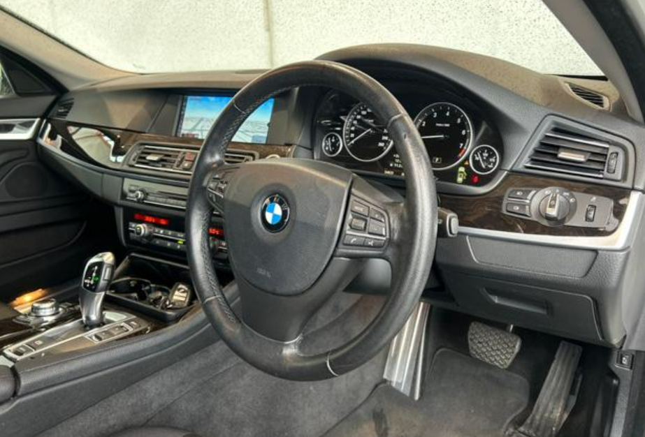 BMW 5 series 523i Touring (5シリーズツーリング)5