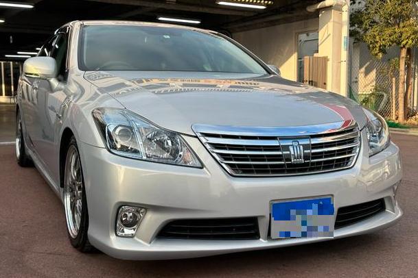 Toyota Crown (クラウン)