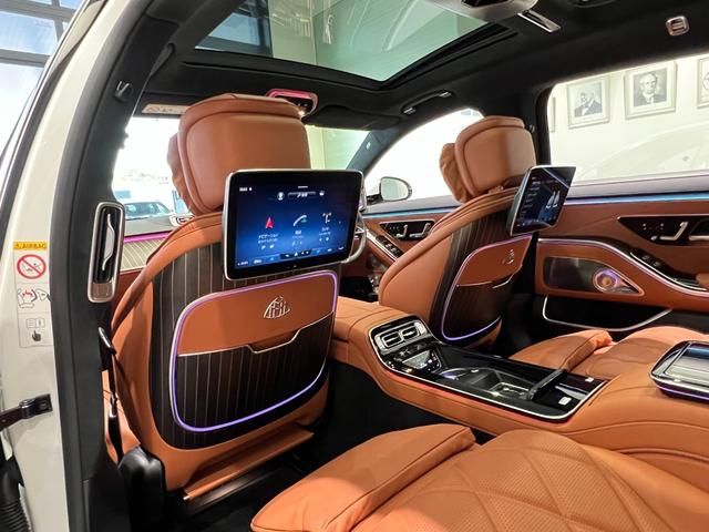 MESCERDES Maybach S (マイバッハSクラス)7